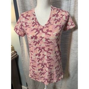 Blue Mountain Pink Camo Short Sleeve V-neck T-shirt Small